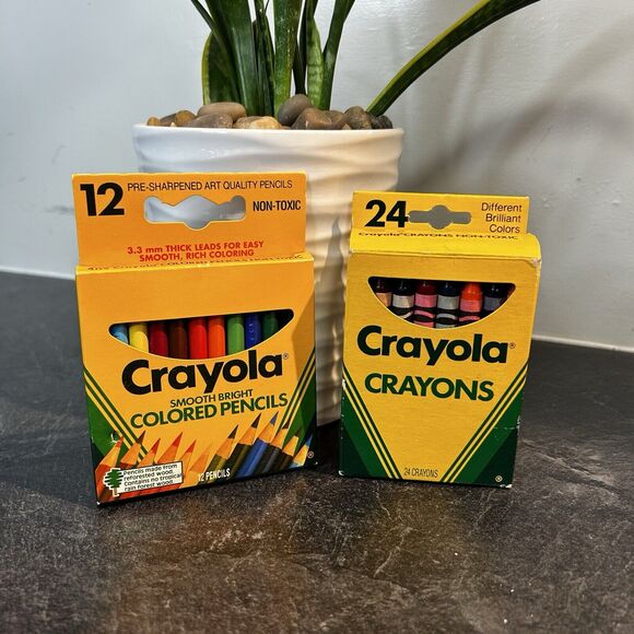 Vtg Crayola 1992 12 Pack Smooth Bright Colored Pencils & 1990 24 Pack Crayons - Picture 1 of 8